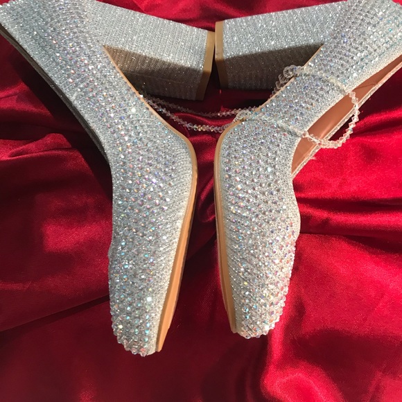 Sparkling silver heels with small crystals - Picture 9 of 12